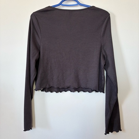 š4/30$š Gray Long Sleeve Top with Skull DesignāØš©¶ - Picture 4 of 4